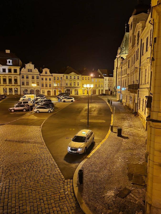 Podkrovni Studio Na Velkem Namesti S Wi-Fi Zdarma Hradec Kralove Bagian luar foto